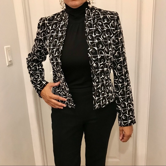 Vintage Neiman Marcus black and white wool swirl design cropped jacket. Size 4 - Picture 11 of 11